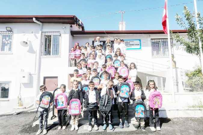 Yenimahalle Belediye Başkanı Fethi Yaşar, 2023-2024 yılı eğitim öğretim yılında da geleneği bozmadı