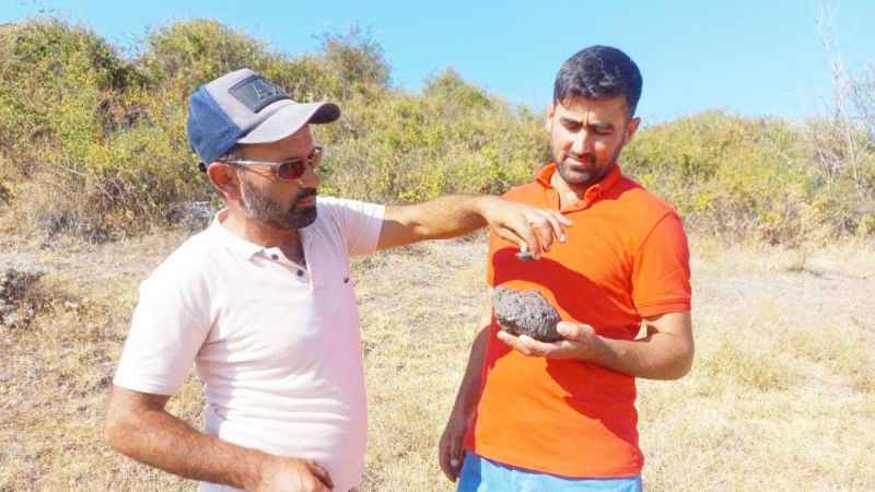 Yozgat’ta göktaşı… Hayvan otlatırken bulduğu taşın incelenmesini istiyor