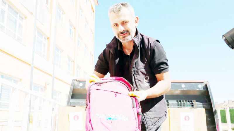 Keçiören Belediyesi, öğrencilere kırtasiye seti hediye etti