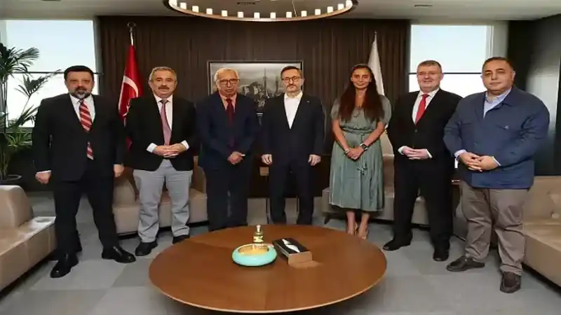 Gazetecilere Yeşil Pasaport Talebi: Anadolu Yayıncılar Derneği, İletişim Başkanı Fahrettin Altun’u Ziyaret Etti
