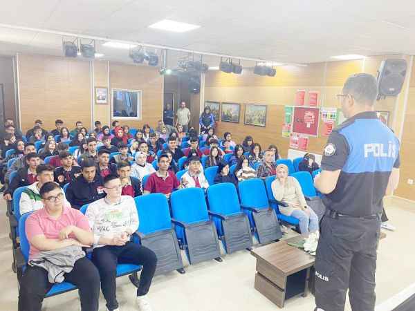 Yozgat’ta öğrencilere çeşitli konularda bilgilendirme yapıldı