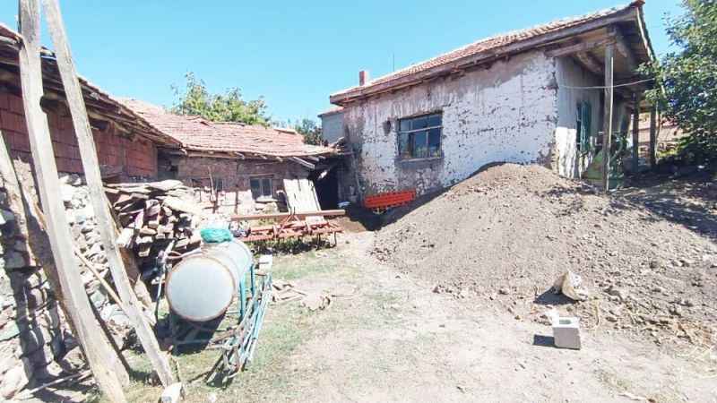 Yozgat’ta akıl almaz olay. Göçük altında kalan adam için zamanla yarışıldı