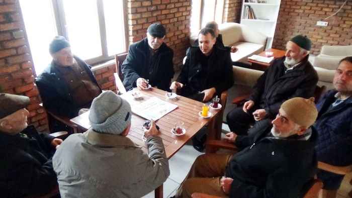 Sigara kokusundan uzak, çay sıcaklığında muhabbet kuruyorlar EMEKLİ BULUŞMASI