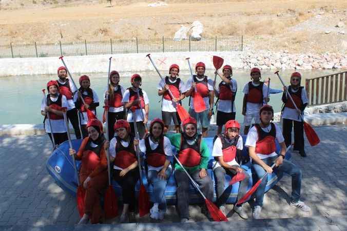 Yozgat Çekerek'te Rafting Heyecanı: Gençler Doğayla Mücadelede