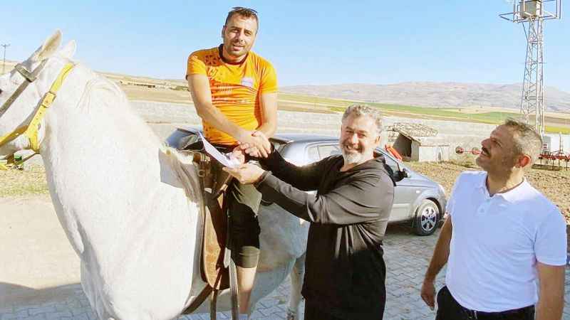 Kayseri Amatör Küme Ligi'nde ilginç transfer At üzerine sözleşme imzaladı.