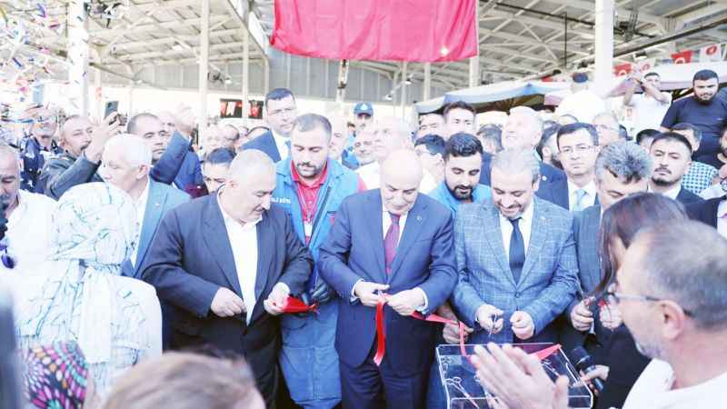 Ankara Keçiören'de semt pazarı konser ile açıldı Ali Yaprak konser verdi