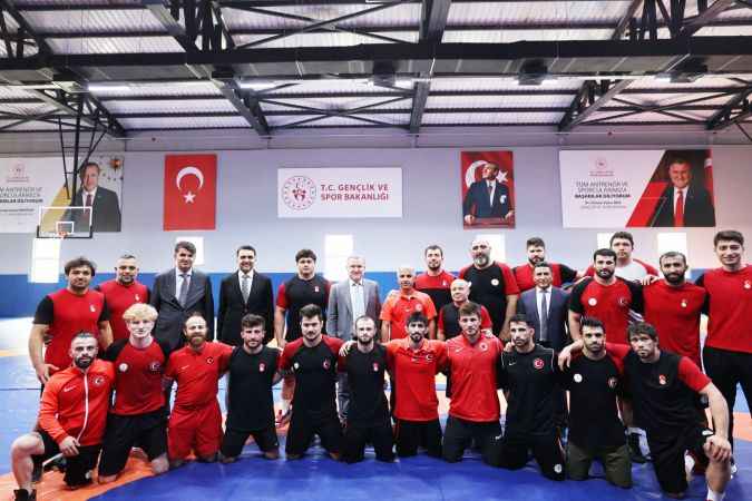 Gençlik ve Spor Bakanı Dr. Osman Aşkın Bak, Grekoromen Güreş Milli Takımı'nı Ziyaret Etti. Rıza'dan 6. şampiyonluk talebi