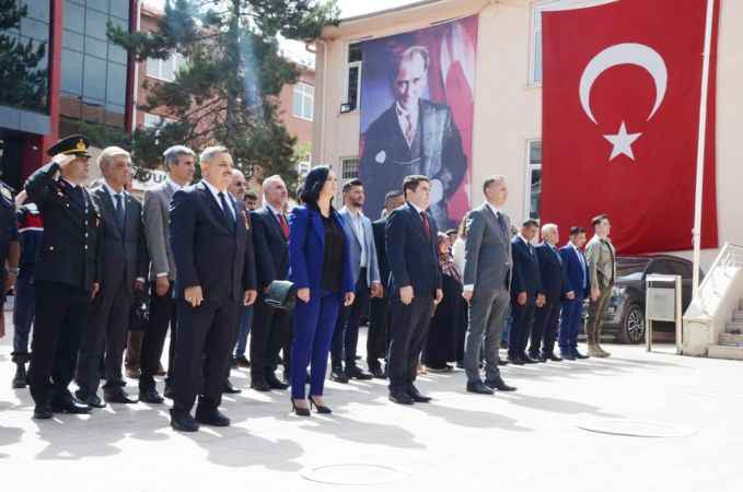Yozgat Sarıkaya'da 19 Eylül Gaziler Günü'nde tören düzenlendi. Gazilerimiz baş tacımız