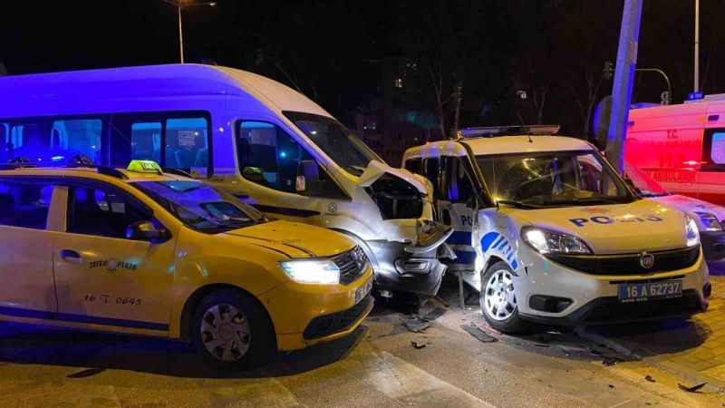 Bursa'da akıl almaz kaza: yaralılardan 3'ü polis
