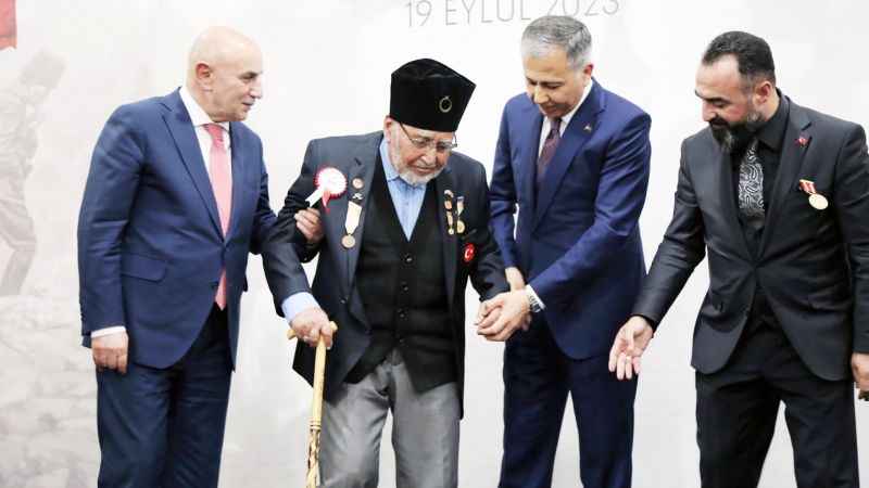 İçişleri Bakanı Ali Yerlikaya, Ankara'nın Keçiören İlçesinde 19 Eylül Gaziler Günü dolayısıyla düzenlenen programa katıldı