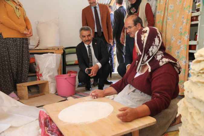 Yozgat'ın vazgeçilmezi yufka ekmek. Yozgat Valisi'nden İmece Usulü Yufka Ekmeğe Destek