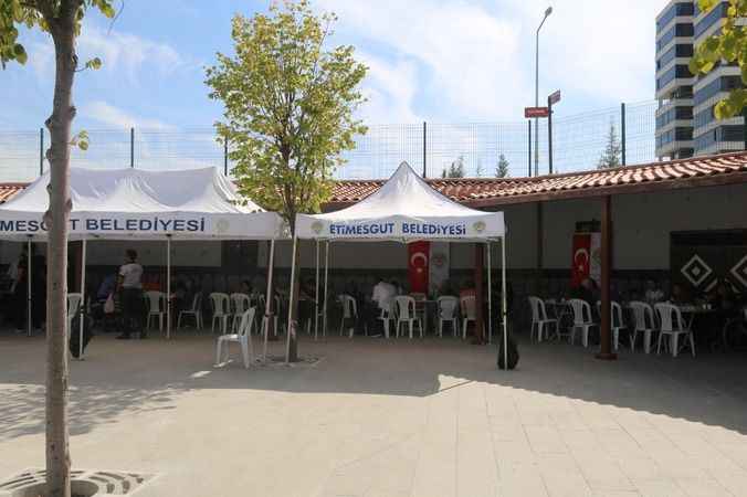 Etimesgut Belediyesi hem evde bakıyor hem de eğlendiriyor