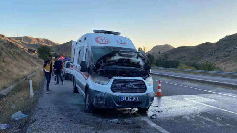 Yozgat’ta seyir halindeki ambulanstan bir anda alevler yükseldi