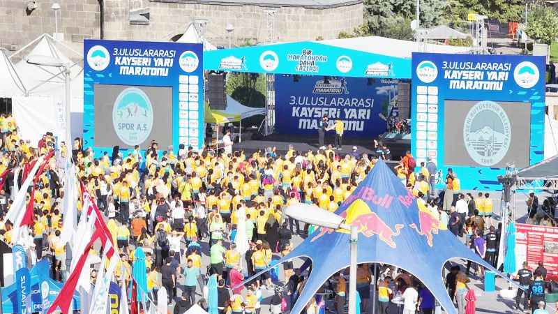 Kayseri Büyükşehir Belediyesi tarafından 3.'sü bu yıl ‘Mimar Sinan’ temasıyla düzenlenen Uluslararası Kayseri Yarı Maratonu tamamlandı