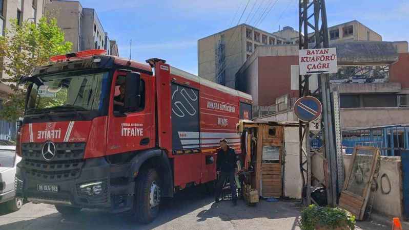 Ankara Son Dakika... Ulus'ta bir kıvılcım koca binayı kullanılmaz hale getirdi. Gördüklerinize inanamayacaksınız!