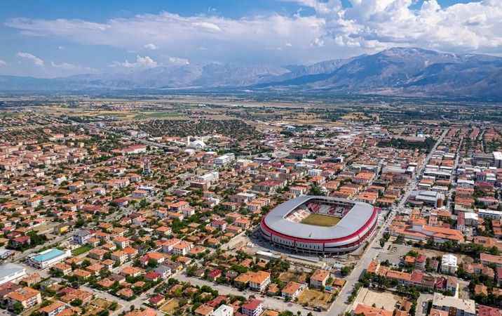 Yapay Zeka, Erzincan'ı "Kemaliye" Yaptı: Türkiye'nin İllerinin Yeni İsimleri Büyük İlgi Görüyor!