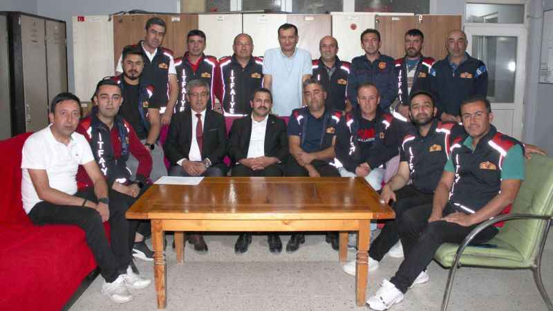 Akdağmadeni Belediye Başkanından İtfaiye Personeline jest
