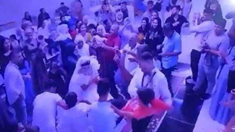 Bu nasıl damat: para isteyen çocuğa yaptıkları pes dedirtti