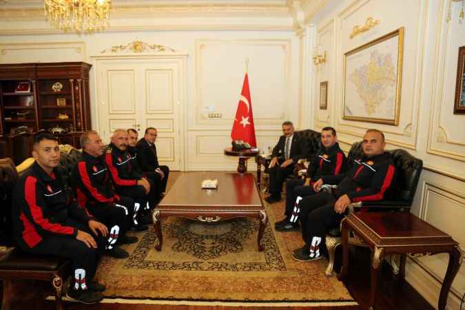 Yozgat Valisi Özkan'a Yangın Tüpü Hediyesi