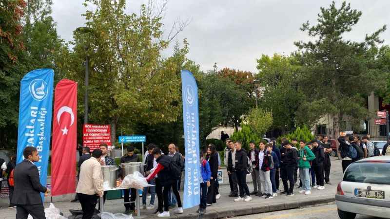 Ankara Ülkü Ocakları, Üniversite Kampüsleri Önünde Öğrencilere Sıcak Destek
