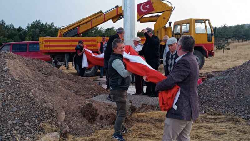 Anadolu'nun kalbi Çankırı’da dev Türk bayrağı göndere çekildi