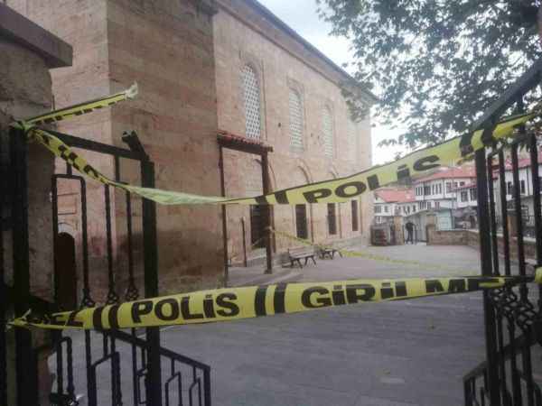 Ankara Beypazarı'nda Cami Avlusunda Bıçaklı Saldırı: Zanlı Gözaltında!