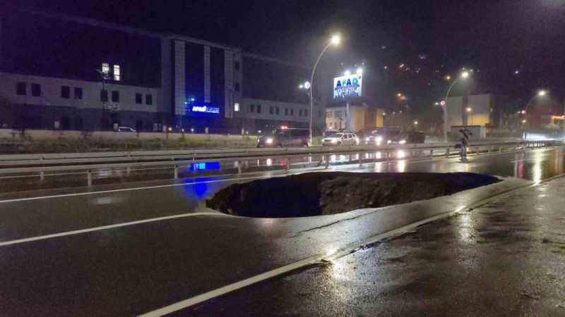 Rize'de Şiddetli Yağışlar Yolu Kullanılmaz Hale Getirdi : Büyük Facia Saniyelerle Önlendi