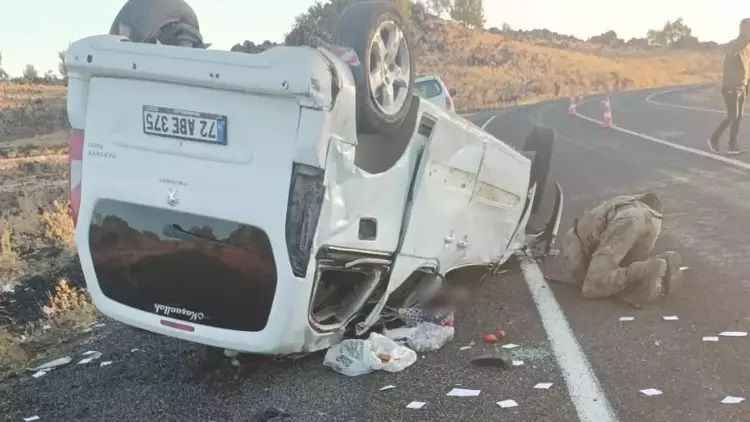 Terhis Olan Oğullarını Almak İçin Yola Çıktılar: Kontrolden Çıkan Araç Takla Attı