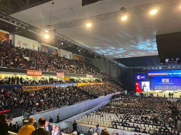 AK Parti 4. Olağanüstü Büyük Kongresi bakın nasıl başladı