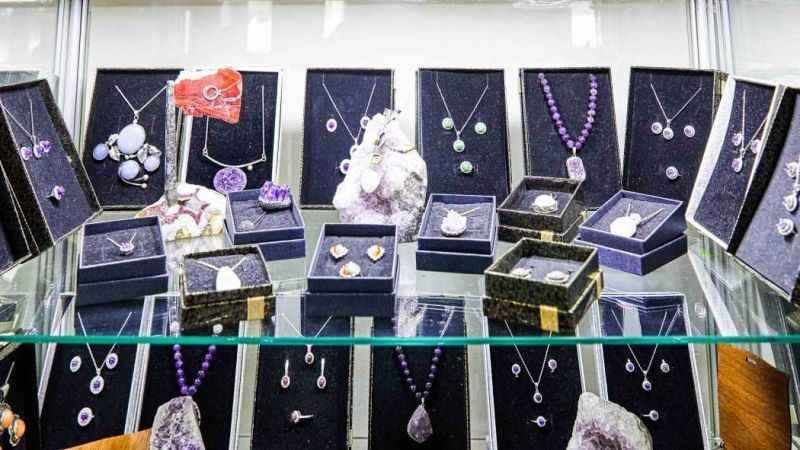 Aydıncık Sanat Atölyesi: Yozgat'ta Renkli Taşlar, Kadın Ellerinde Sanat Eserine Dönüşüyor