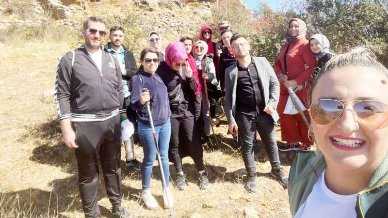 Yaşanabilir Çevre Derneği, Çeşka Yeraltı Şehri'nde Hem Doğa Yürüyüşü Gerçekleştirdi Hem de Tarihi Bilinci Tazeledi