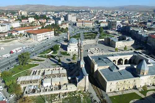 Osmanlı Döneminden Günümüze Türkiye Şehirlerinin İsim Değişimleri: Sivas Neden Kebire'ydi?