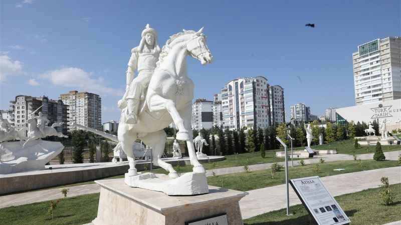 Büyük Komutan Atilla İçin Taa Macaristan’dan Geldiler