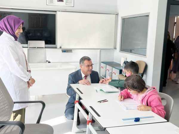 Yozgat İl Milli Eğitim Müdürü İsmail Altınkaynak, Bozok 15 Temmuz Şehitler İlk-Ortaokulu'nda Öğrenci ve Öğretmenlerle Buluştu