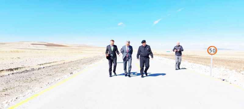 Yozgat’ın Çayıralan ve Sarıkaya İlçeleri Arasında Yeni Beton Yol Çalışması Tamamlandı