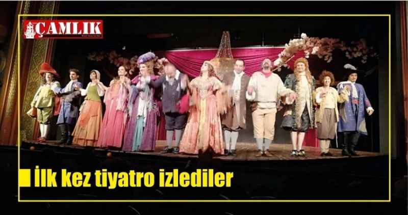 İlk kez tiyatro izlediler