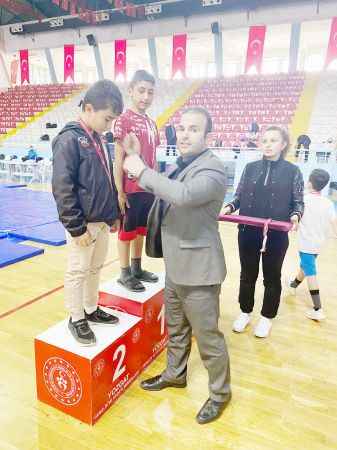 Okul Sporları kapsamında düzenlenen Grekoromen stil Güreş müsabakaları tamamlandı
