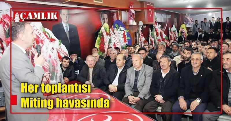 Her toplantısı Miting havasında