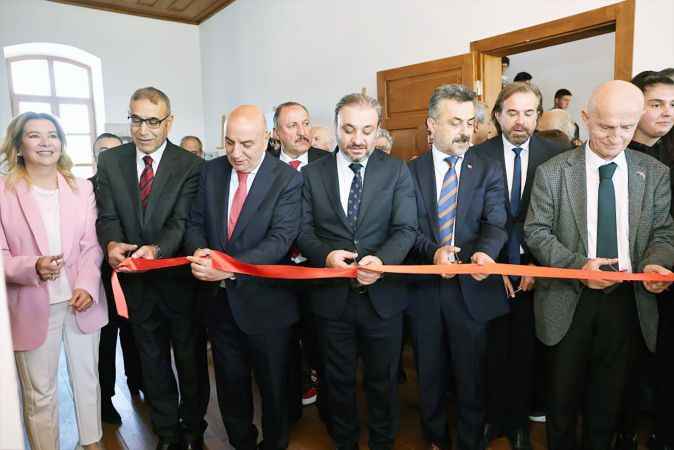 Atatürk ve Ankara Milli Mücadele Müzesi kapılarını ilk kez açtı Vatandaşlar akın etti