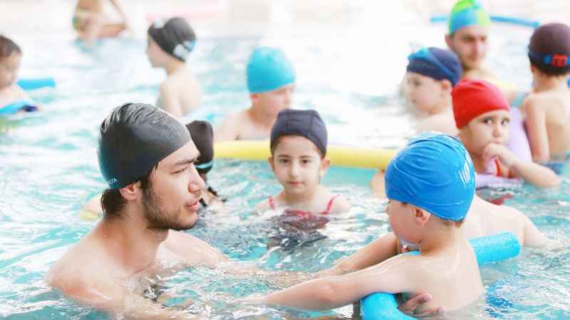 Yenimahalle Belediyesi hizmete açtığı 5 havuz ve spor kompleksi ile kışa hazır