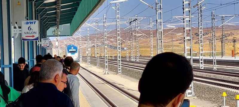Ankara'dan Yozgat'a Hızlı Trenle Gelmek isteyenlerin hevesi kursağında kaldı