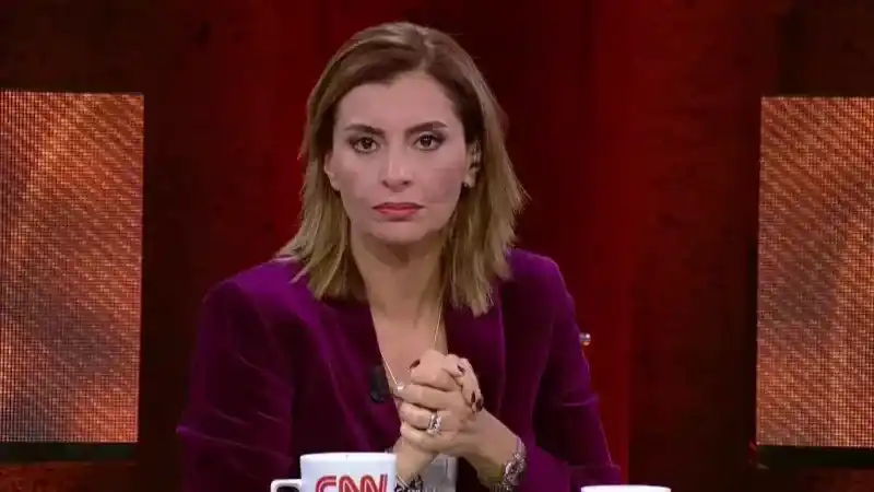 Hande Fırat Kimdir? Kaç Yaşında?