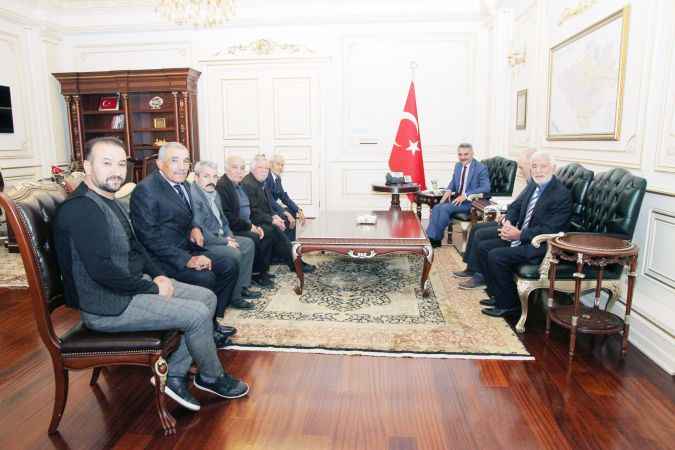 Yozgat Şairler ve Yazarlar Derneği Başkanı Ahmet Sargın  ve dernek üyeleri Vali Mehmet Ali Özkan’ın ziyaret etti