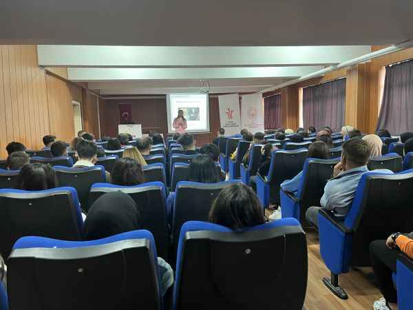Şefaatli Meslek Yüksekokulu'nda Evlilik Öncesi Bilinçli Adım Atma Semineri