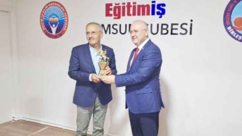 Eğitim-İş Samsun Şubesi'nin "İlkadım Onur Ödülü" Saygı Öztürk'e Verildi