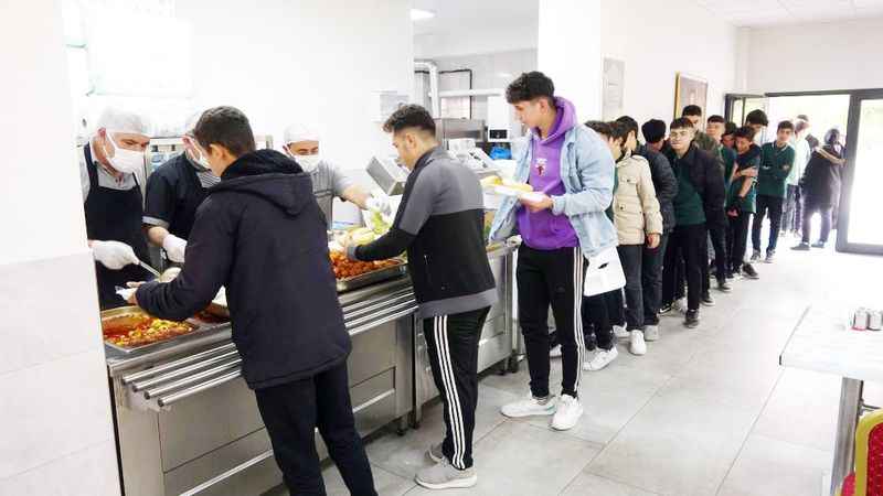 Sorgun Belediyesi'nin Sıcak Yemek Dokunuşu: 800 Mutlu İnsan!