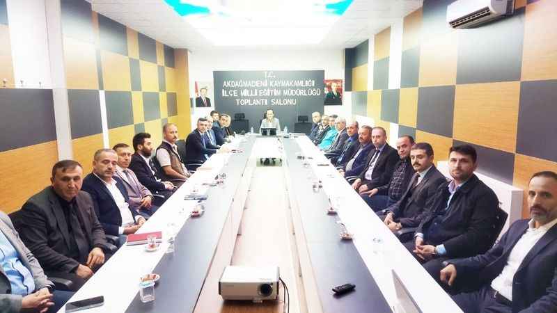 Akdağmadeni’nde Eğitim Zirvesi: Eğitimin Geleceği Şekilleniyor!