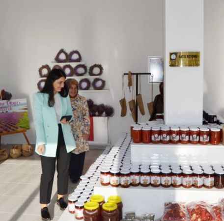 Fidan Kaymakam kadın emeğinin yanında. Çekerek'te örnek dayanışma