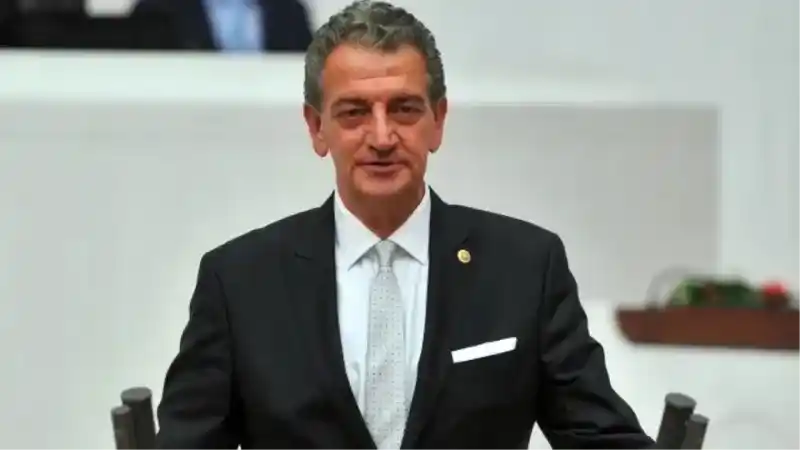 Hüsnü Bozkurt Kimdir?
