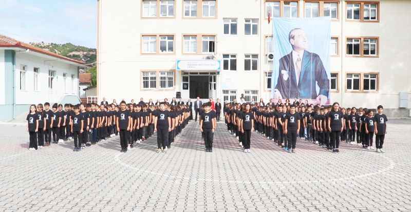400 Öğrenci, 1 Marş: Cumhuriyet'in 100. Yılına Özel Kutlama!